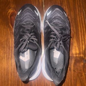 Hoka One One Women’s Arahi 6 size 8B